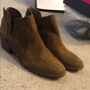 Vince Camuto VC-Presita